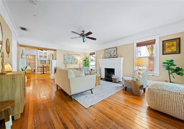 Photo 4 of Single family home for sale at 634 Ohio Pl, Sarasota, FL 34236 | MLS# A4709630 | Listing updated on 2026-10-29
