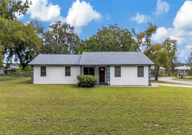 Photo 1 of Single family home for sale at 8605 Grandview Dr, TEMPLE TERRACE, FL 33617 | MLS# TB8558227 | Listing updated on 2026-10-27