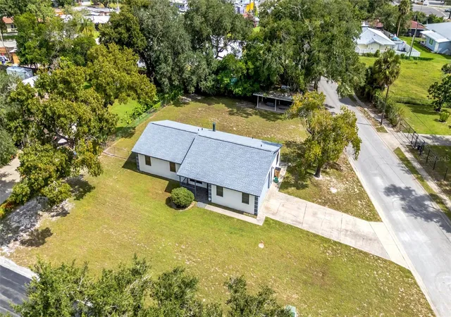 Photo 2 of Single family home for sale at 8605 Grandview Dr, TEMPLE TERRACE, FL 33617 | MLS# TB8558227 | Listing updated on 2026-10-27