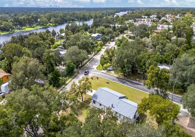 Photo 3 of Single family home for sale at 8605 Grandview Dr, Temple Terrace, FL 33617 | MLS# TB8558227 | Listing updated on 2026-10-27