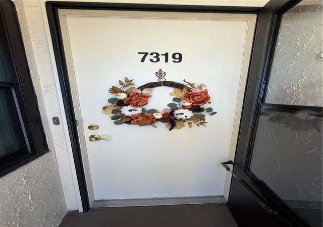 Listing Photo 2 - Condo for sale in building located at 11945 143Rd St, Largo, FL 33774 - Unit #7319