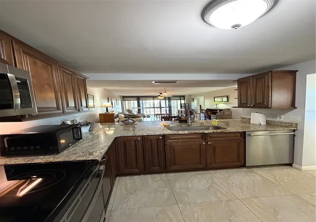 Listing Photo 4 - Condo for sale in building located at 11945 143Rd St, Largo, FL 33774 - Unit #7319