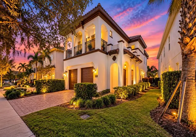 Photo 2 of Single family home for sale at 864 Golden Bear Dr, Reunion, FL 34747 | MLS# S5159548 | Listing updated on 2026-10-30