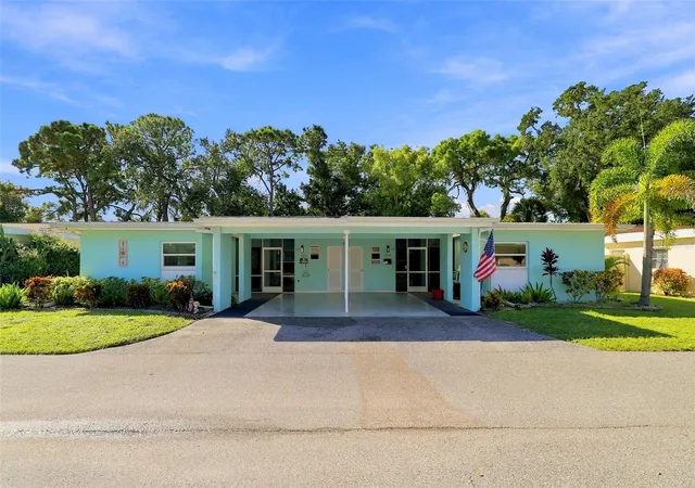 Photo 1 of Single family home for sale at 6272 Green View Cir #114, Sarasota, FL 34231 | MLS# A4709636 | Listing updated on 2026-10-23
