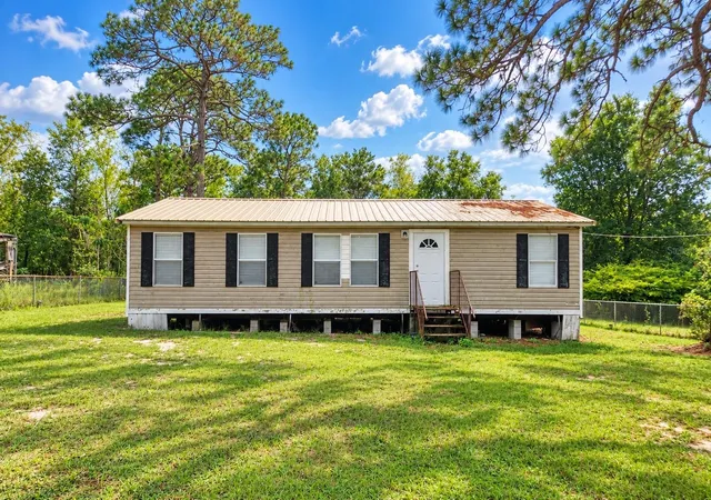 Photo 1 of Manufactured home for sale at 119 Caracas St, Interlachen, FL 32148 | MLS# OM734058 | Listing updated on 2026-10-17