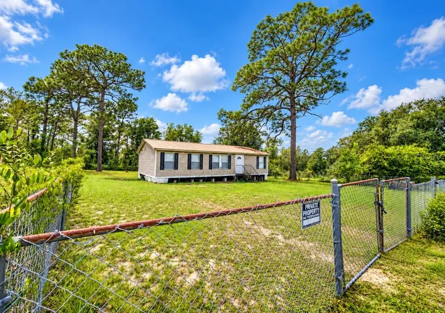 Photo 2 of Manufactured home for sale at 119 Caracas St, Interlachen, FL 32148 | MLS# OM734058 | Listing updated on 2026-10-17