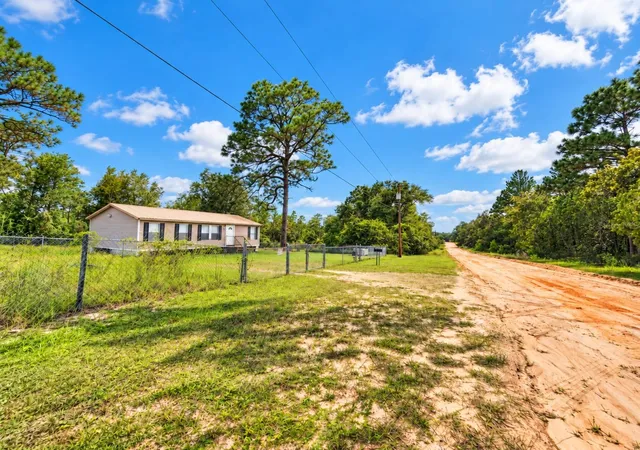 Photo 3 of Manufactured home for sale at 119 Caracas St, Interlachen, FL 32148 | MLS# OM734058 | Listing updated on 2026-10-17