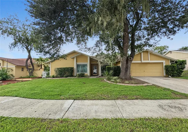 Single family home for sale at 2510 Brimhollow Dr, VALRICO, FL 33596 | MLS# TB8558255