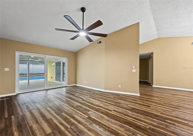 Photo 4 of Single family home for sale at 2510 Brimhollow Dr, Valrico, FL 33596 | MLS# TB8558255 | Listing updated on 2026-10-20