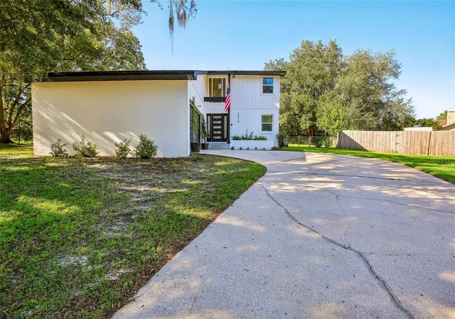 Photo 3 of Single family home for sale at 18410 Sterling Silver Cir, Lutz, FL 33549 | MLS# W7890337 | Listing updated on 2026-10-20