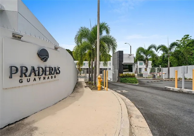 Photo 1 of Townhouse for sale at 414 Calle Ilan Praderas De Guaynabo, Guaynabo, PR 00969 | MLS# PR9124992 | Listing updated on 2026-10-15