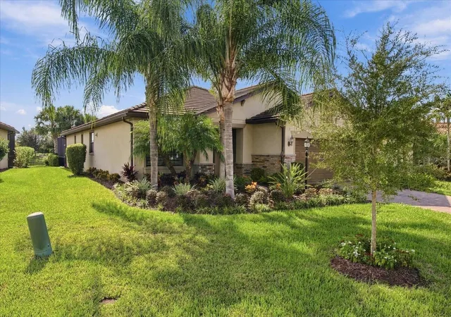 Photo 3 of Single family home for sale at 6808 Chester Trl, Bradenton, FL 34202 | MLS# A4709647 | Listing updated on 2026-10-22