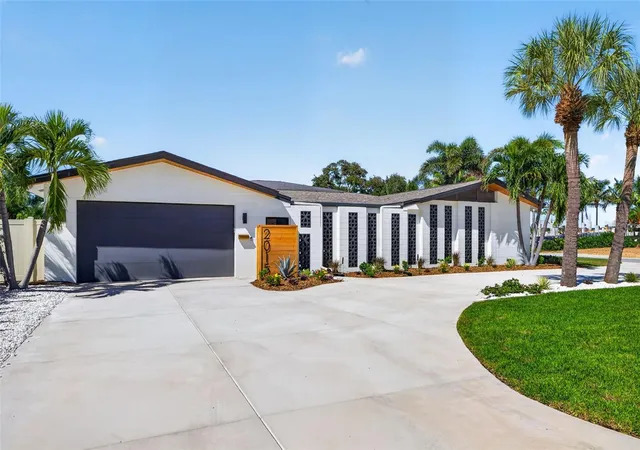 Photo 2 of Single family home for sale at 2015 Dolphin Blvd S, Saint Petersburg, FL 33707 | MLS# TB8558280 | Listing updated on 2026-10-19