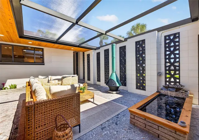 Photo 3 of Single family home for sale at 2015 Dolphin Blvd S, Saint Petersburg, FL 33707 | MLS# TB8558280 | Listing updated on 2026-10-19