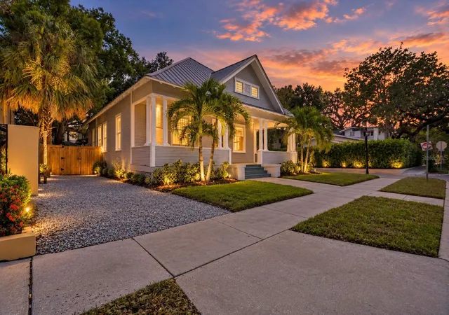 Photo 2 of Single family home for sale at 1918 W Dekle Ave, Tampa, FL 33606 | MLS# TB8558286 | Listing updated on 2026-10-23