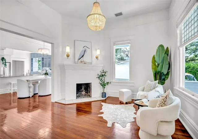 Photo 4 of Single family home for sale at 1918 W Dekle Ave, Tampa, FL 33606 | MLS# TB8558286 | Listing updated on 2026-10-23