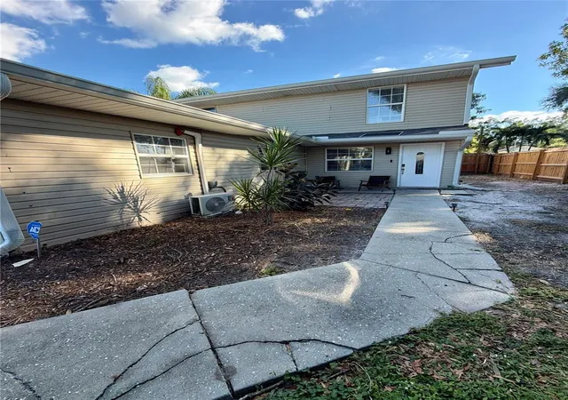 Photo 3 of Single family home for sale at 2219 12th Avenue W, Bradenton, FL 34205 | MLS# A4709649 | Listing updated on 2026-10-24