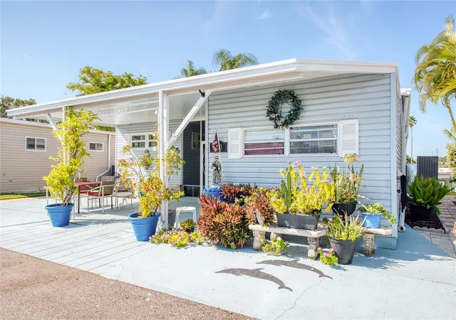 Photo 2 of Manufactured home for sale at 18675 US Hwy 19 N #303, Clearwater, FL 33764 | MLS# TB8558301 | Listing updated on 2026-10-24