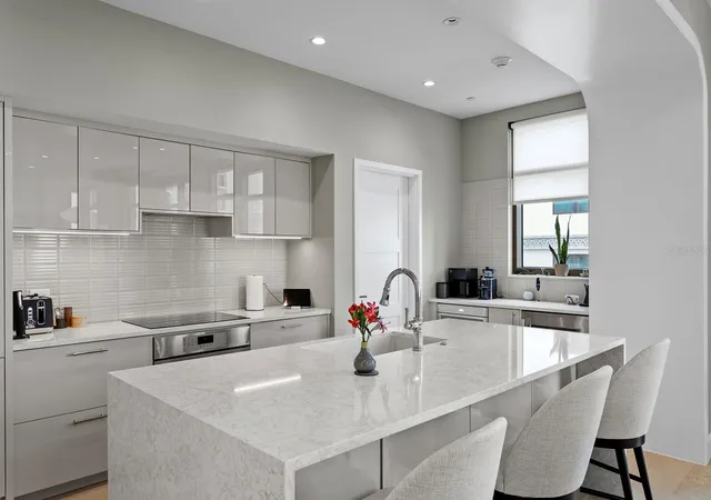 Photo 2 of Condo for sale at 126 4th Avenue NE #502, Saint Petersburg, FL 33701 | MLS# TB8558302 | Listing updated on 2026-10-18