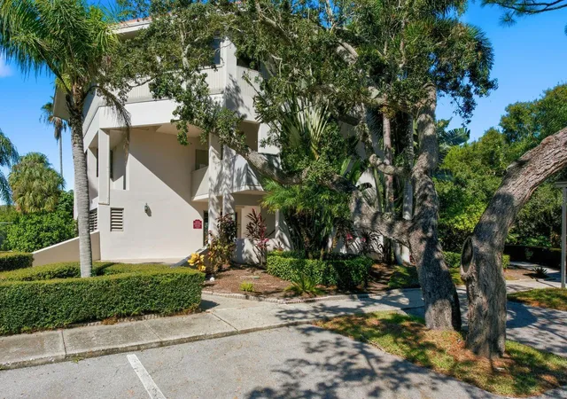 Photo 2 of Condo for sale at 300 S Florida Ave #100L, Tarpon Springs, FL 34689 | MLS# TB8558307 | Listing updated on 2026-10-16