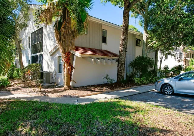 Photo 3 of Condo for sale at 300 S Florida Ave #100L, Tarpon Springs, FL 34689 | MLS# TB8558307 | Listing updated on 2026-10-16