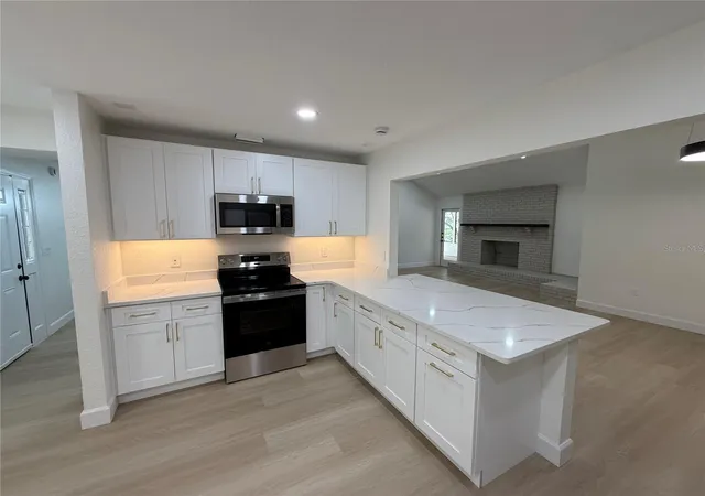 Photo 3 of Single family home for sale at 6926 Odoniel Loop W, Lakeland, FL 33809 | MLS# B4902396 | Listing updated on 2026-10-21