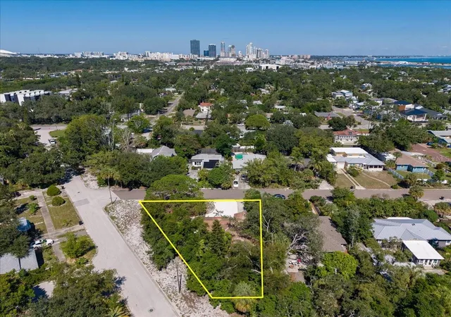Photo 4 of Single family home for sale at 240 23rd Avenue S, Saint Petersburg, FL 33705 | MLS# TB8558329 | Listing updated on 2026-10-22