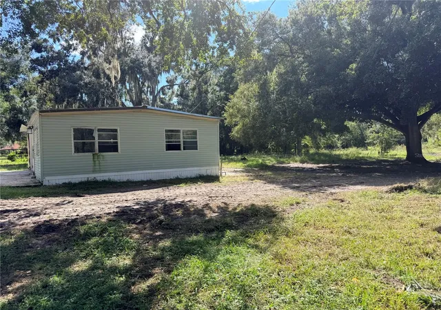 Photo 3 of Manufactured home for sale at 4528 Meadowview Dr, Lakeland, FL 33810 | MLS# P4940164 | Listing updated on 2026-10-29