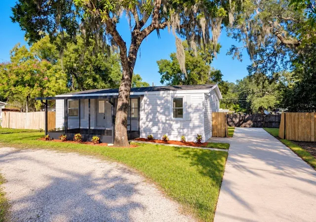 Photo 1 of Single family home for sale at 870 Wolf Trl, Casselberry, FL 32707 | MLS# O6450097 | Listing updated on 2026-10-20