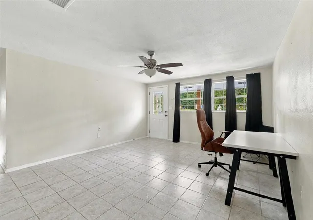 Photo 2 of Single family home for sale at 812 Windsor St, Lakeland, FL 33803 | MLS# L4965803 | Listing updated on 2026-10-24
