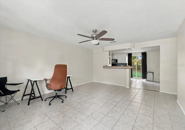Photo 3 of Single family home for sale at 812 Windsor St, Lakeland, FL 33803 | MLS# L4965803 | Listing updated on 2026-10-24