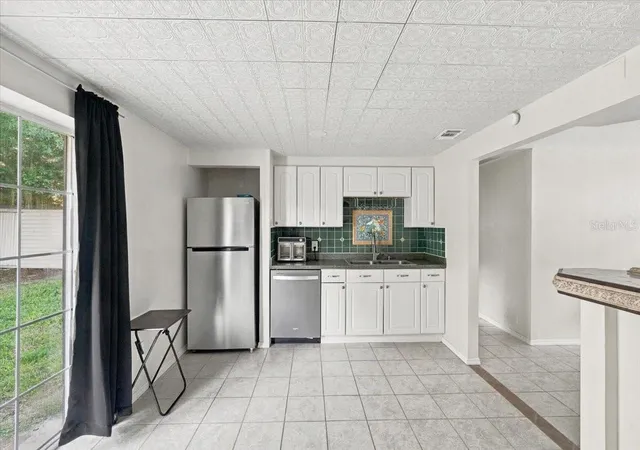Photo 4 of Single family home for sale at 812 Windsor St, Lakeland, FL 33803 | MLS# L4965803 | Listing updated on 2026-10-24