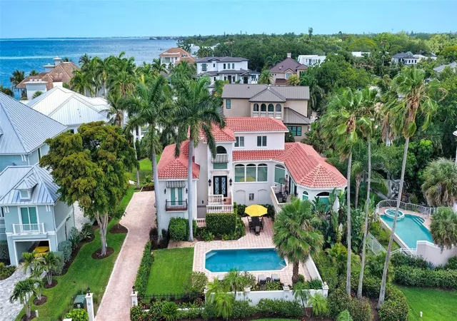 Single family home for sale at 1023 Tocobaga Ln, SARASOTA, FL 34236 | MLS# A4709668