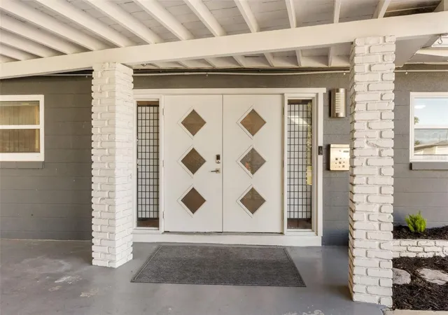Photo 2 of Single family home for sale at 616 Strathmore Dr, Orlando, FL 32803 | MLS# O6450115 | Listing updated on 2026-10-17