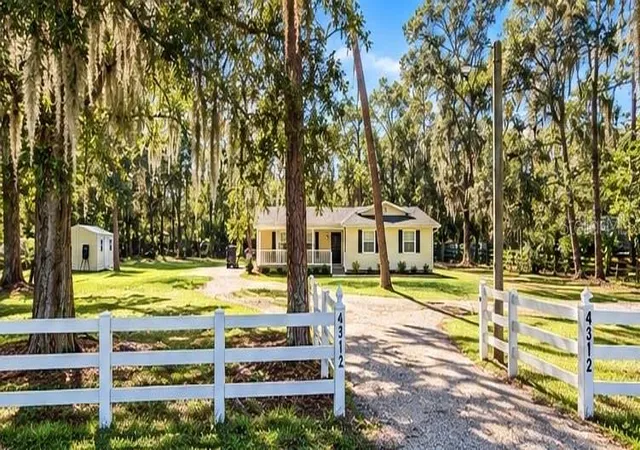 Photo 1 of Single family home for sale at 4312 Lithia Pinecrest Rd, Valrico, FL 33596 | MLS# TB8558355 | Listing updated on 2026-10-19