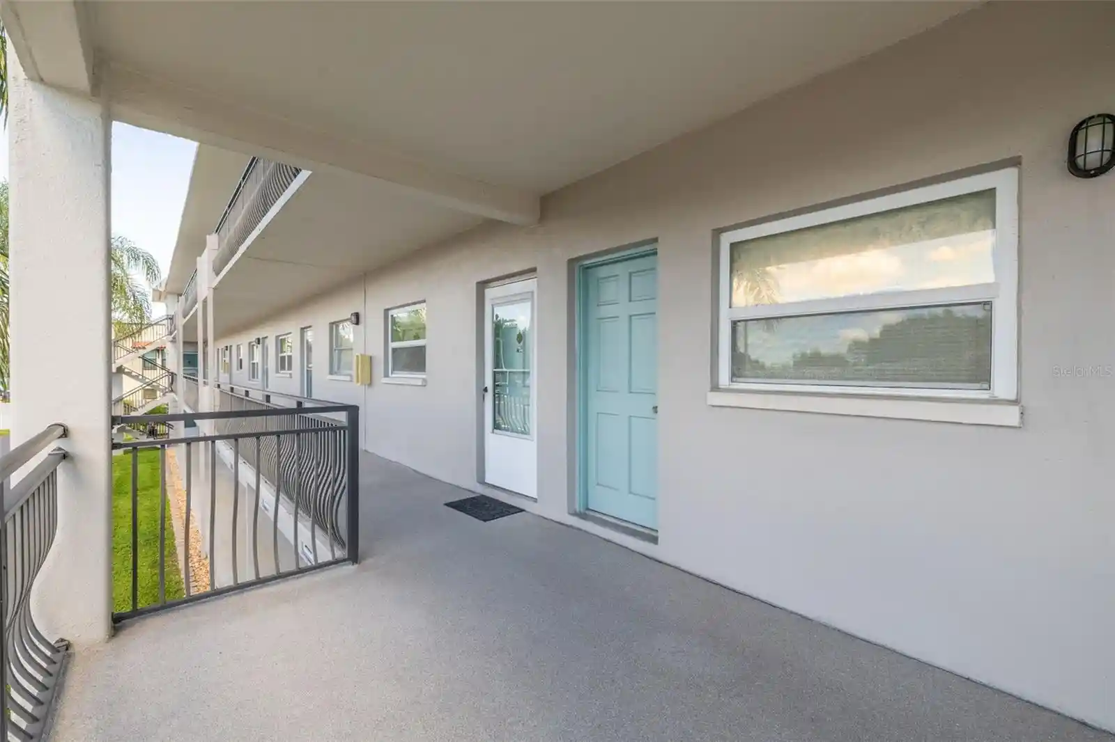 Listing Photo 1 - Condo for sale in 211 Pasadena Ave N located at 211 Pasadena Ave N, St. Petersburg, FL 33710 - Unit #206