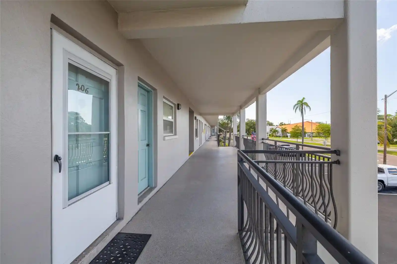 Listing Photo 2 - Condo for sale in 211 Pasadena Ave N located at 211 Pasadena Ave N, St. Petersburg, FL 33710 - Unit #206