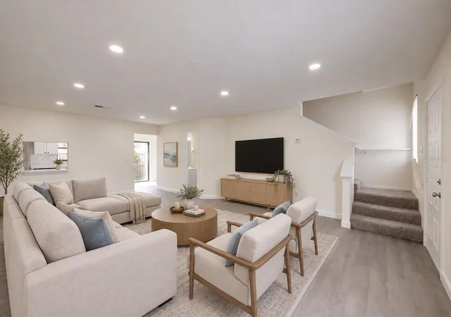 Photo 2 of Townhouse for sale at 6266 Yorktown Dr #179, Orlando, FL 32807 | MLS# O6450134 | Listing updated on 2026-10-23