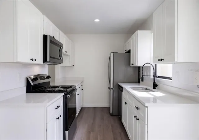 Photo 3 of Townhouse for sale at 6266 Yorktown Dr #179, Orlando, FL 32807 | MLS# O6450134 | Listing updated on 2026-10-23