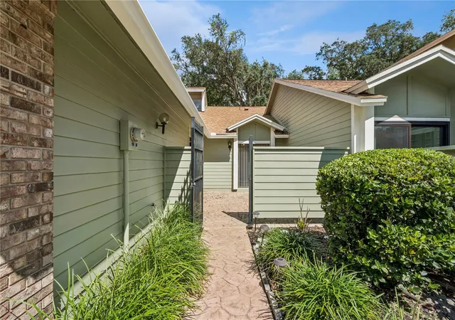Photo 2 of Townhouse for sale at 440 Evesham Pl, Longwood, FL 32779 | MLS# O6450135 | Listing updated on 2026-10-19