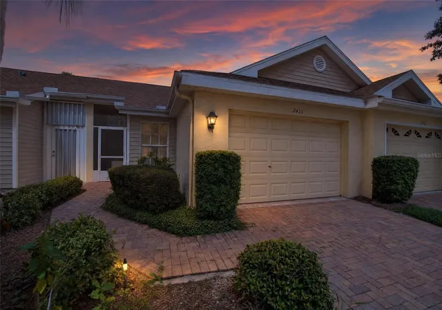 Condo for sale at 2433 New Hvn Cir, SUN CITY CENTER, FL 33573 | MLS# TB8558380