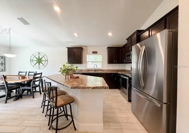 Photo 3 of Single family home for sale at 9284 SE 161st Place, Summerfield, FL 34491 | MLS# OM734079 | Listing updated on 2026-10-26