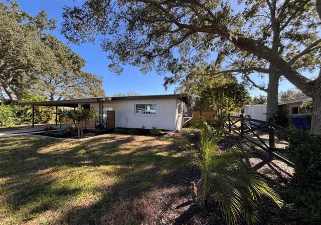 Photo 3 of Single family home for sale at 405 Manor Blvd, Palm Harbor, FL 34683 | MLS# TB8558391 | Listing updated on 2026-10-23