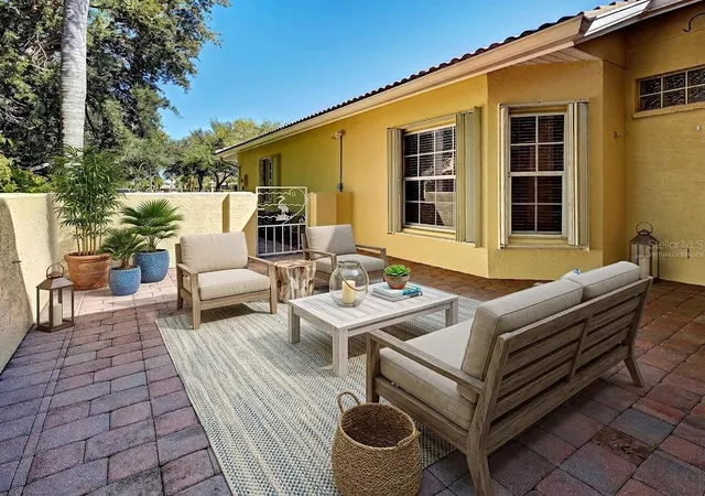 Photo 3 of Single family home for sale at 251 Vista Del Lago Way, Venice, FL 34292 | MLS# N6146205 | Listing updated on 2026-10-21