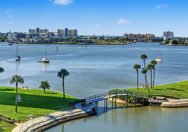 Photo 3 of Condo for sale at 4575 Cove Cir #709, Saint Petersburg, FL 33708 | MLS# TB8558398 | Listing updated on 2026-10-17
