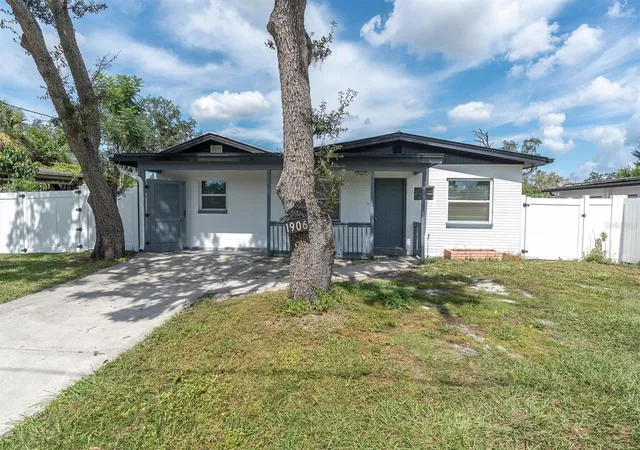 Photo 1 of Single family home for sale at 1906 Brust Ave, Tampa, FL 33612 | MLS# TB8558400 | Listing updated on 2026-10-22