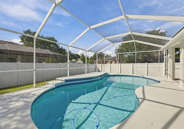Photo 4 of Single family home for sale at 4307 Brooke Dr, Valrico, FL 33594 | MLS# TB8558403 | Listing updated on 2026-10-22