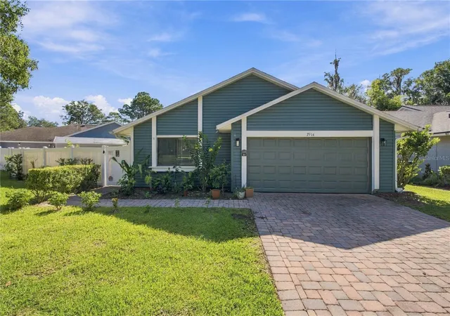 Photo 2 of Sale Pending at 7914 Autumn Wood Dr, Orlando, FL 32825 | MLS# O6450166 | Listing updated on 2026-10-22