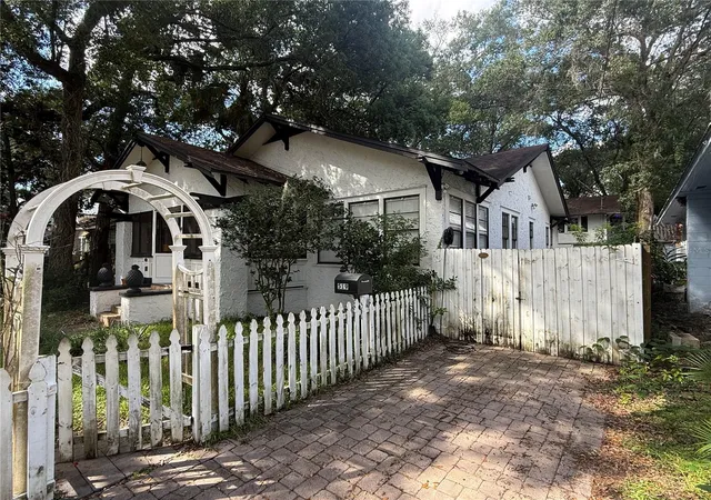 Photo 1 of Single family home for sale at 519 E Amelia St, Orlando, FL 32803 | MLS# O6450170 | Listing updated on 2026-10-28