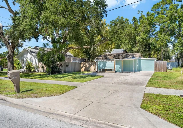 Photo 3 of Single family home for sale at 2927 62nd Avenue N, Saint Petersburg, FL 33702 | MLS# TB8558424 | Listing updated on 2026-10-17